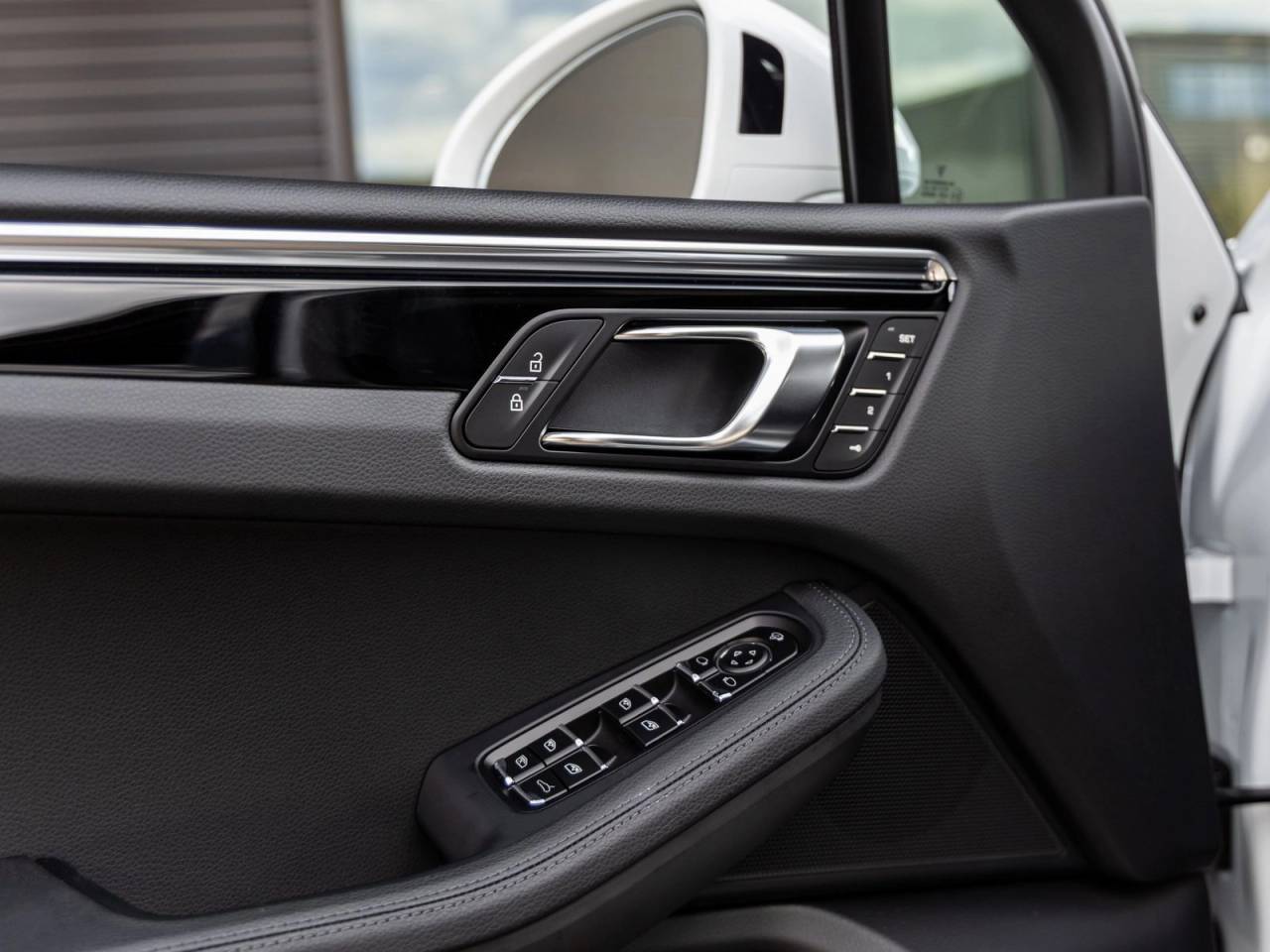 2026 Porsche Macan AWD