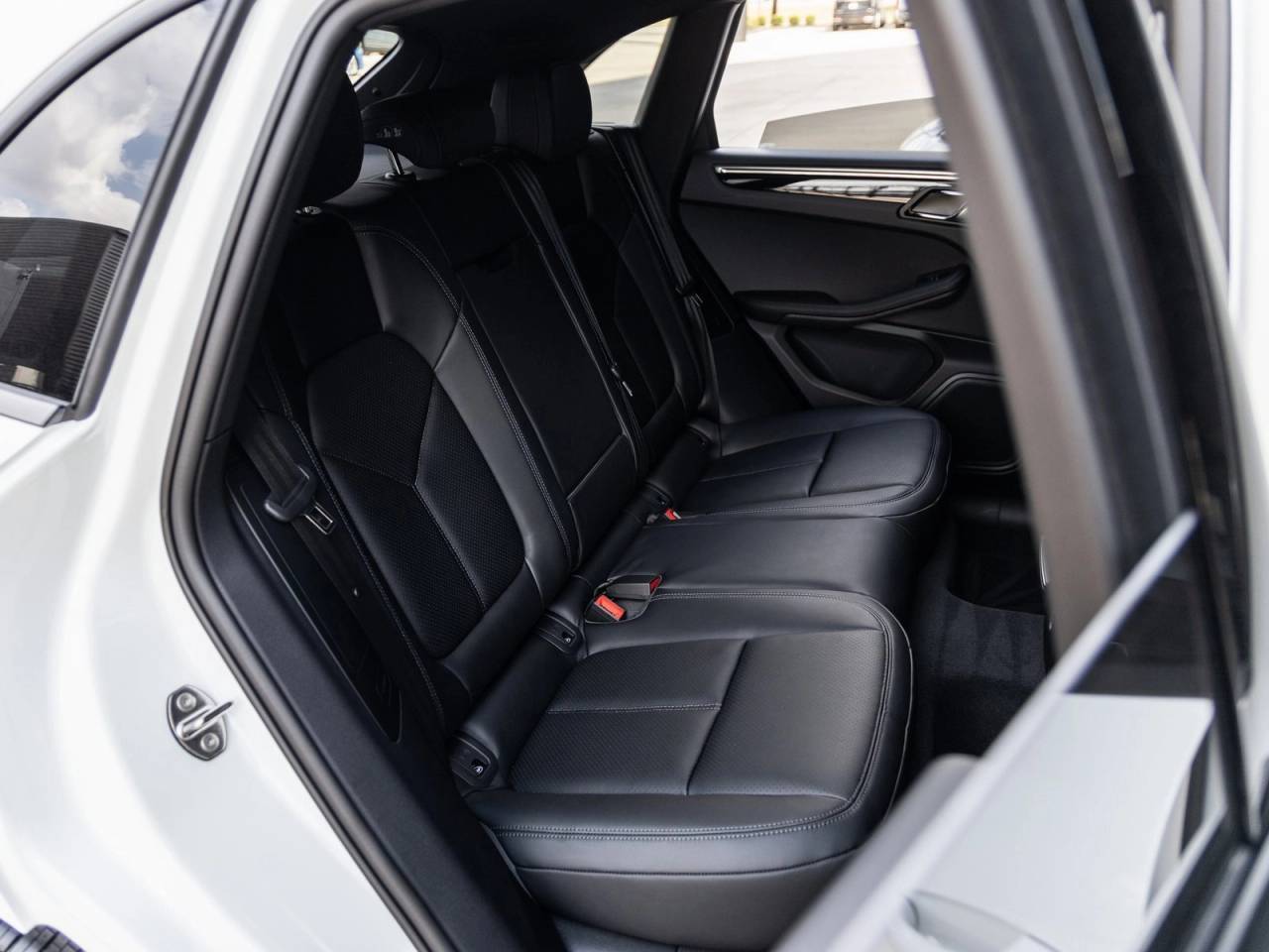 2026 Porsche Macan AWD