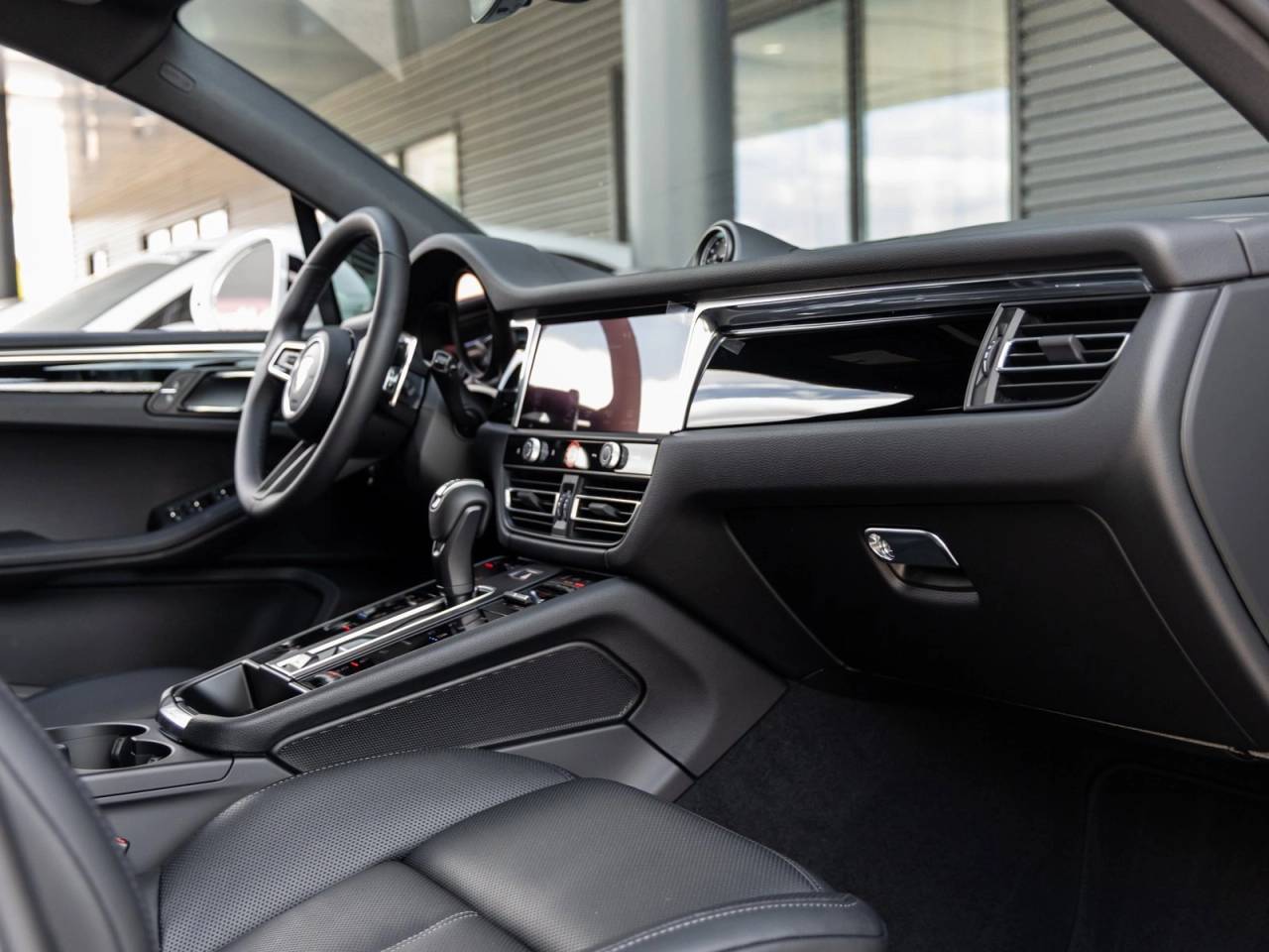 2026 Porsche Macan AWD