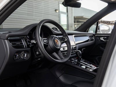 2026 Porsche Macan AWD