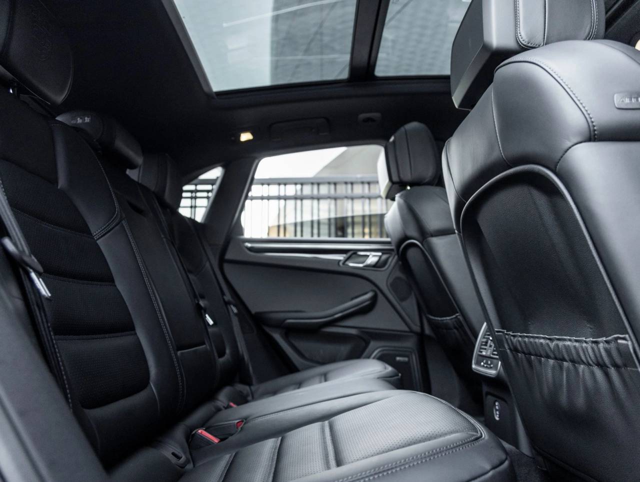 2026 Porsche Macan AWD