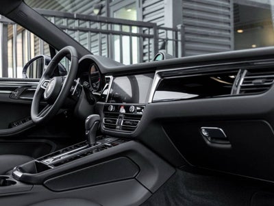 2026 Porsche Macan AWD