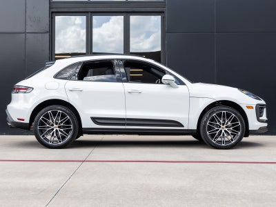2026 Porsche Macan Base