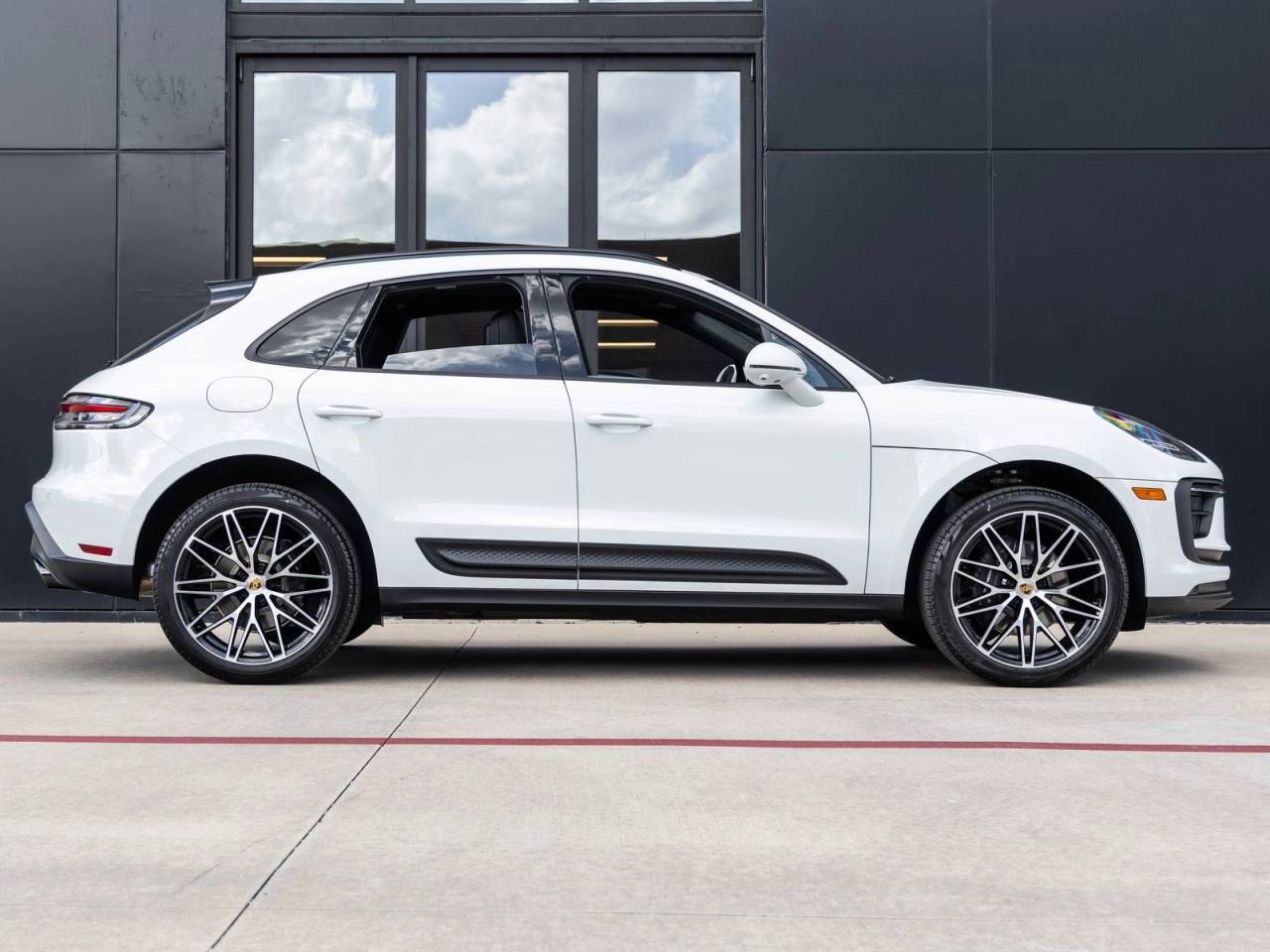 2026 Porsche Macan AWD