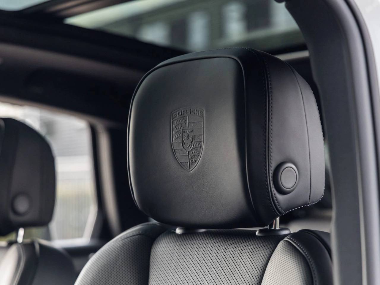 2026 Porsche Macan AWD