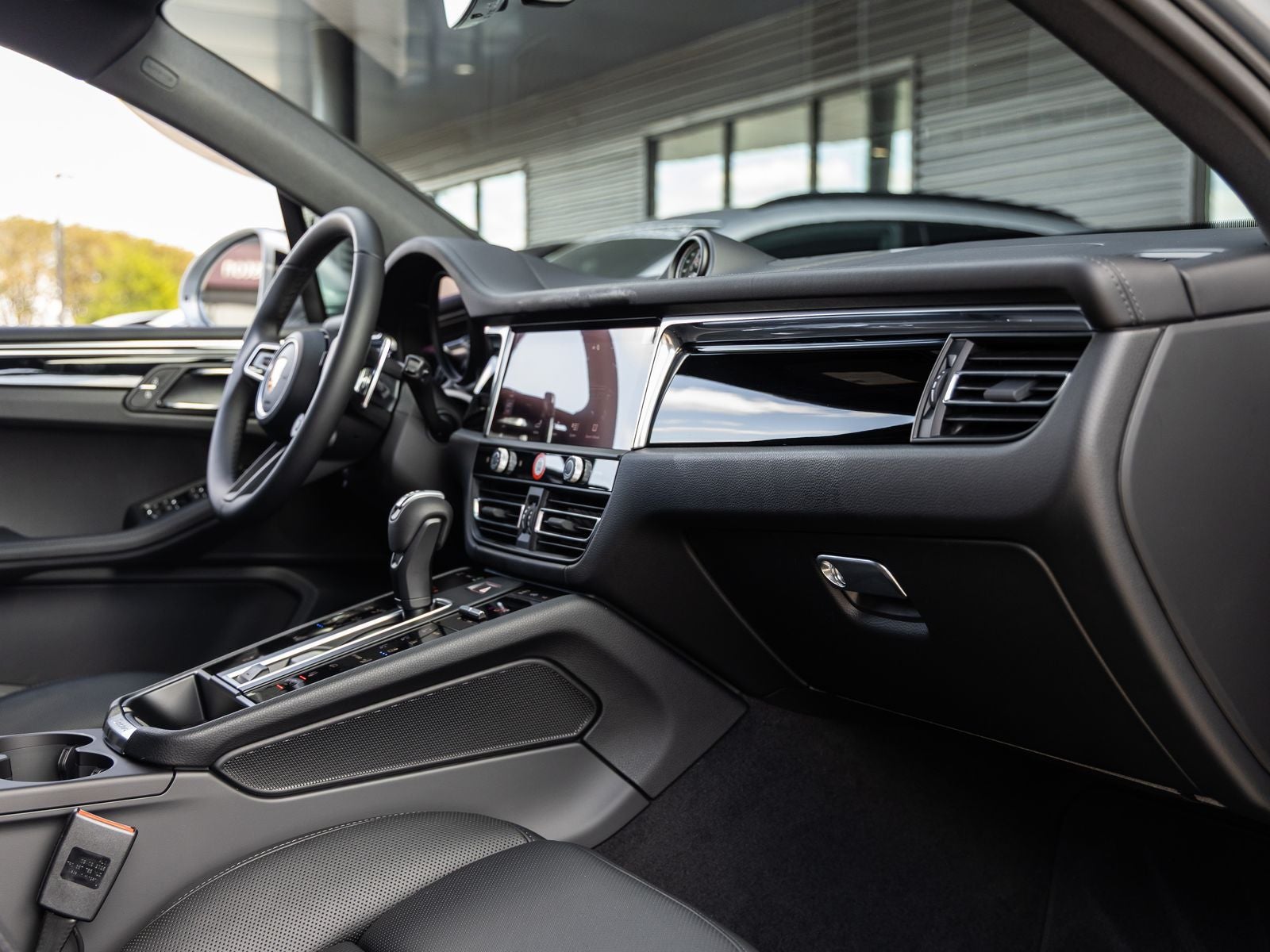 2026 Porsche Macan AWD