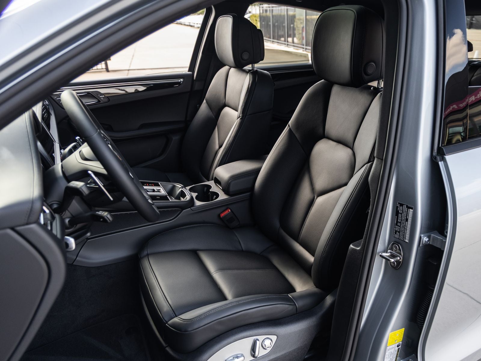 2026 Porsche Macan AWD