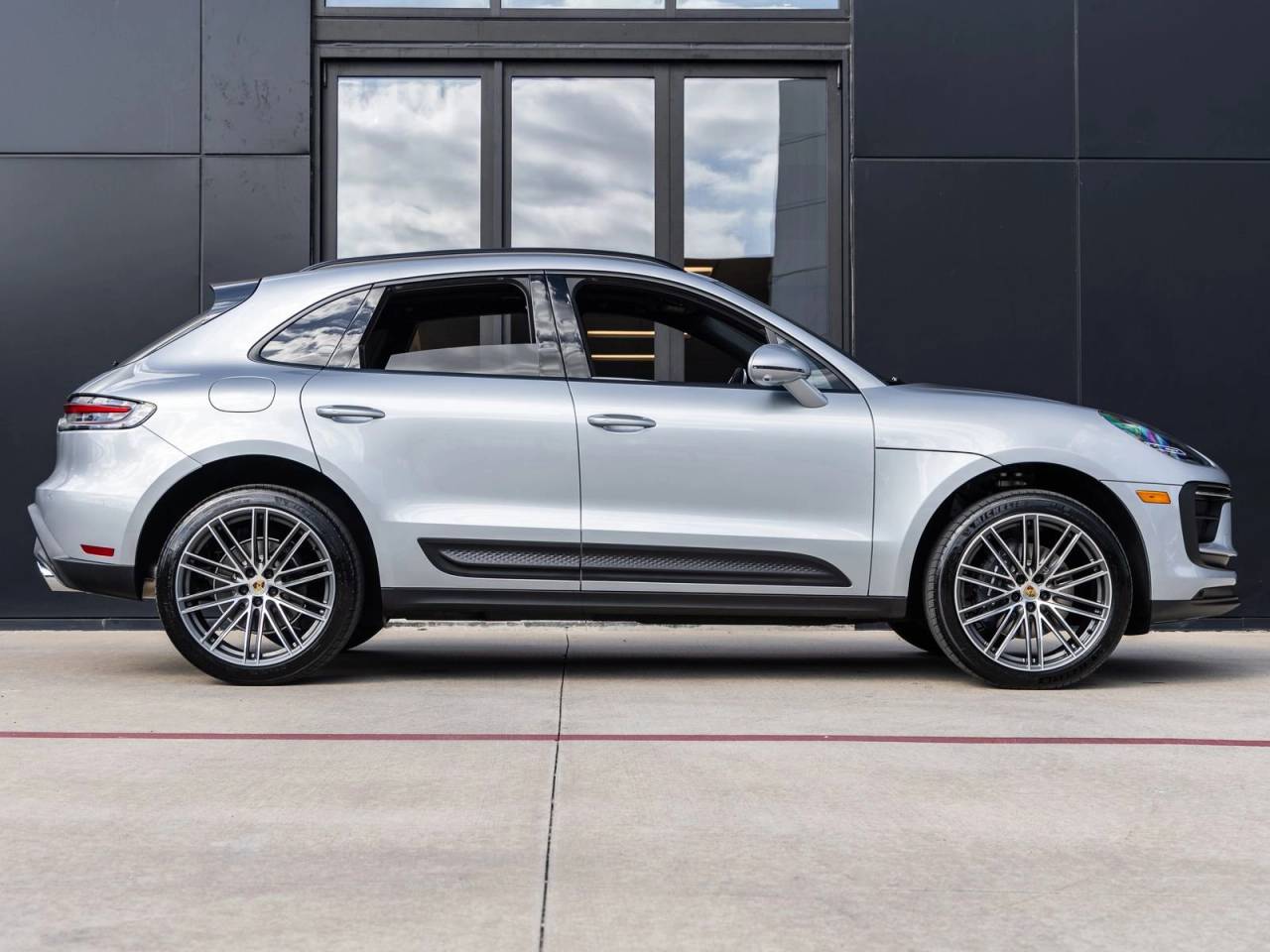 2026 Porsche Macan AWD