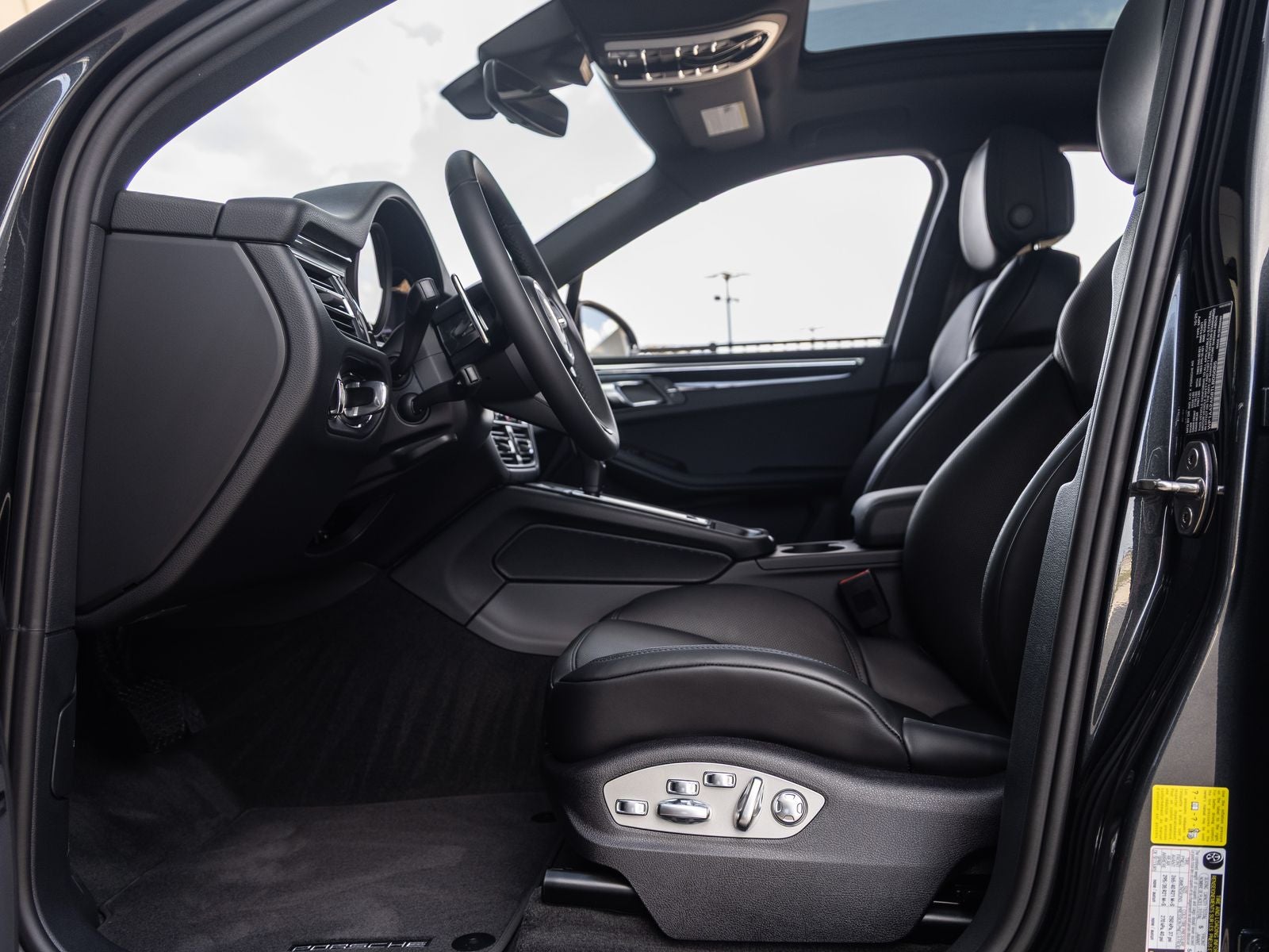 2026 Porsche Macan AWD