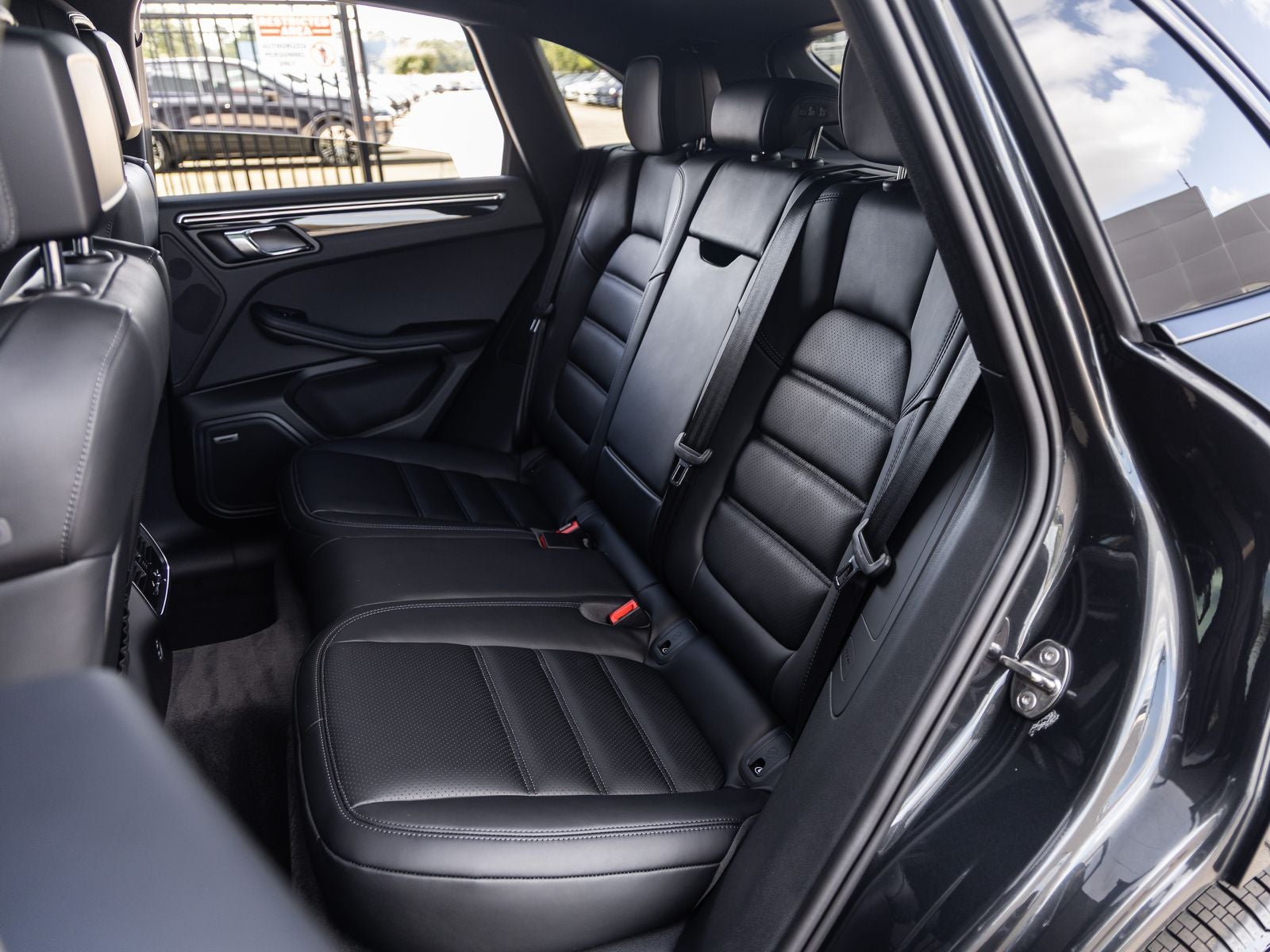 2026 Porsche Macan AWD