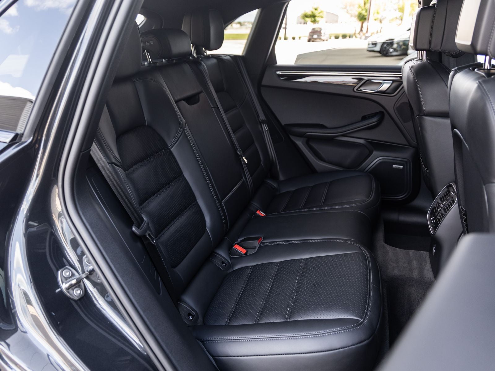 2026 Porsche Macan AWD