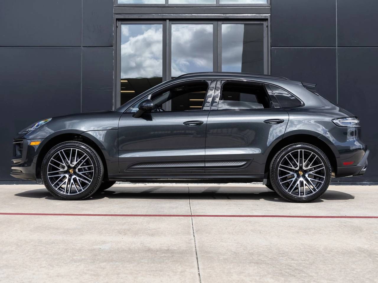 2026 Porsche Macan AWD