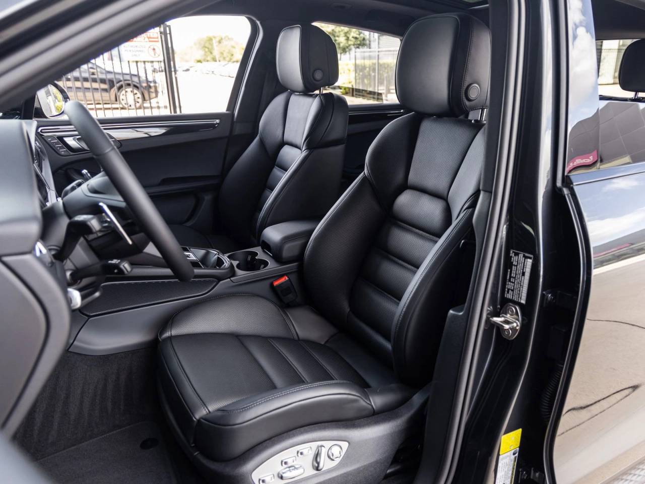 2026 Porsche Macan AWD