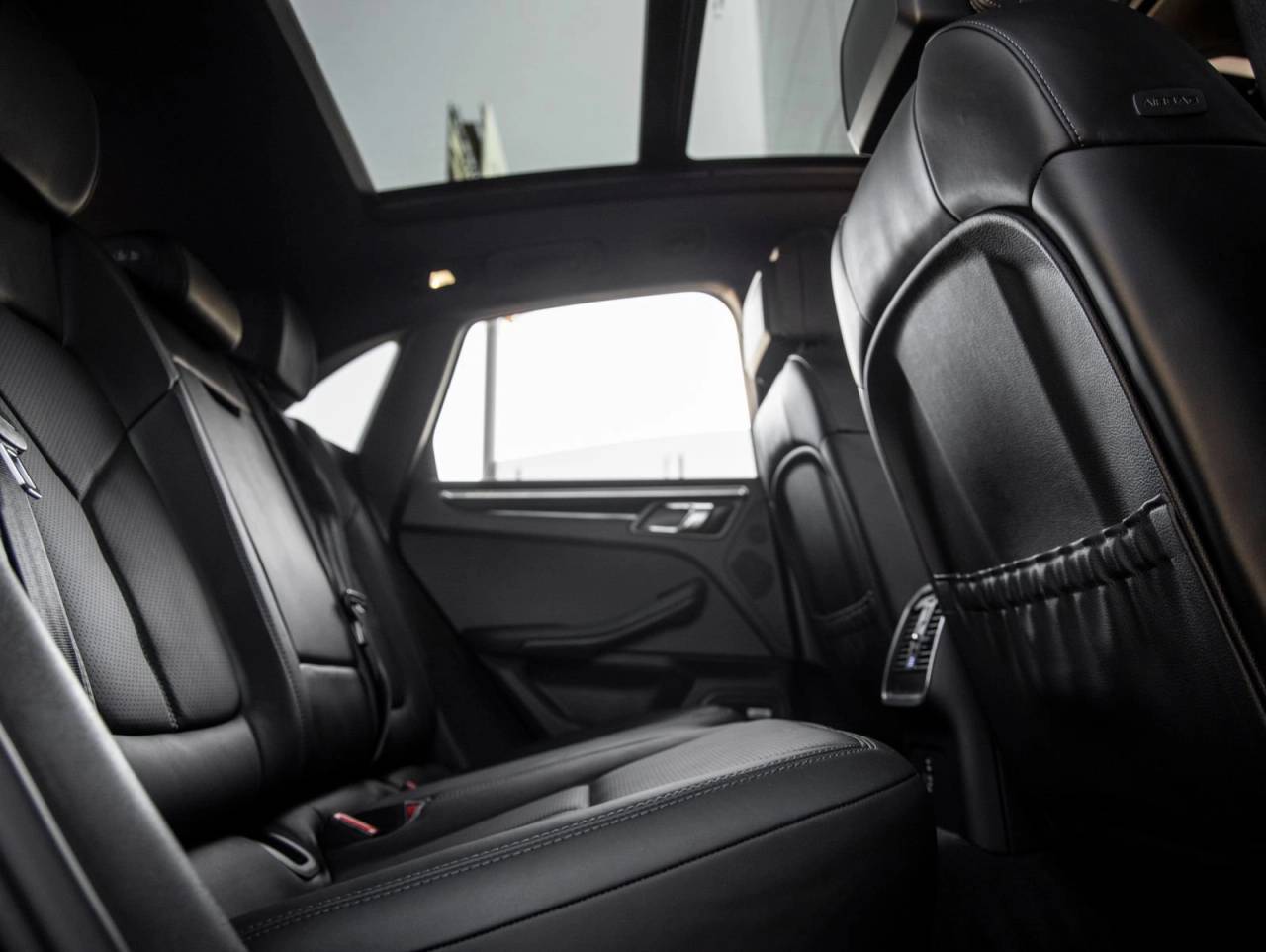 2021 Porsche Macan Macan