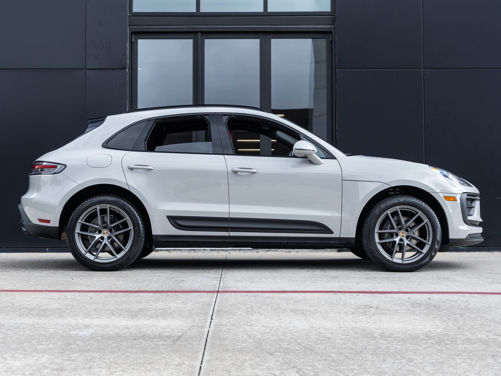 2023 Porsche Macan AWD