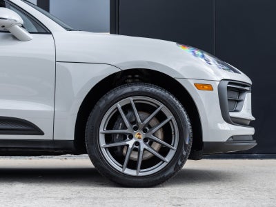 2023 Porsche Macan AWD