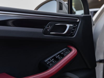 2023 Porsche Macan AWD