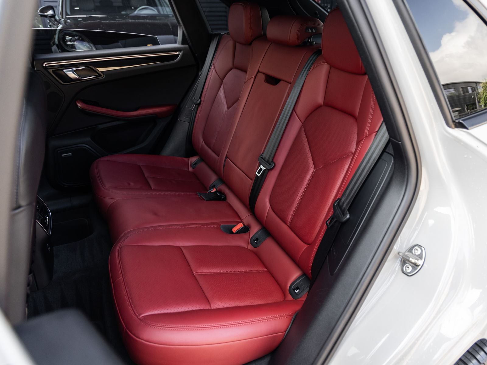 2023 Porsche Macan AWD