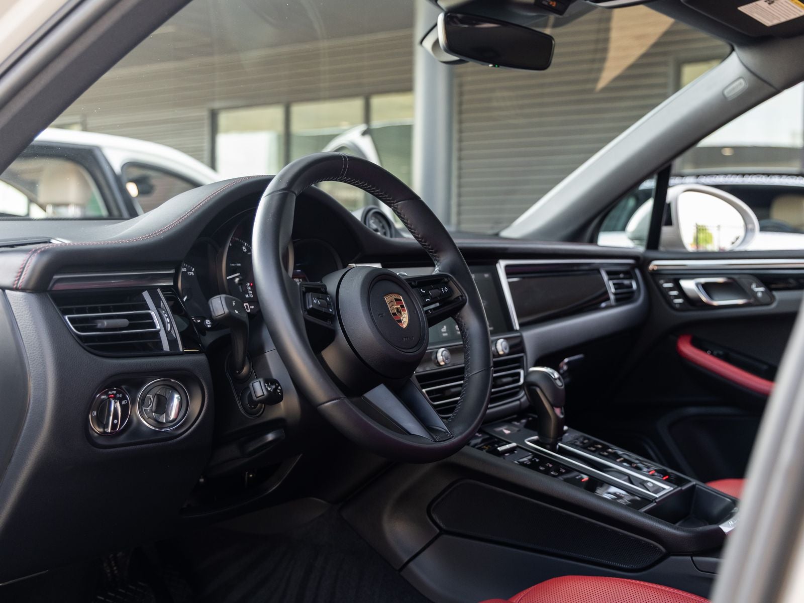 2023 Porsche Macan AWD