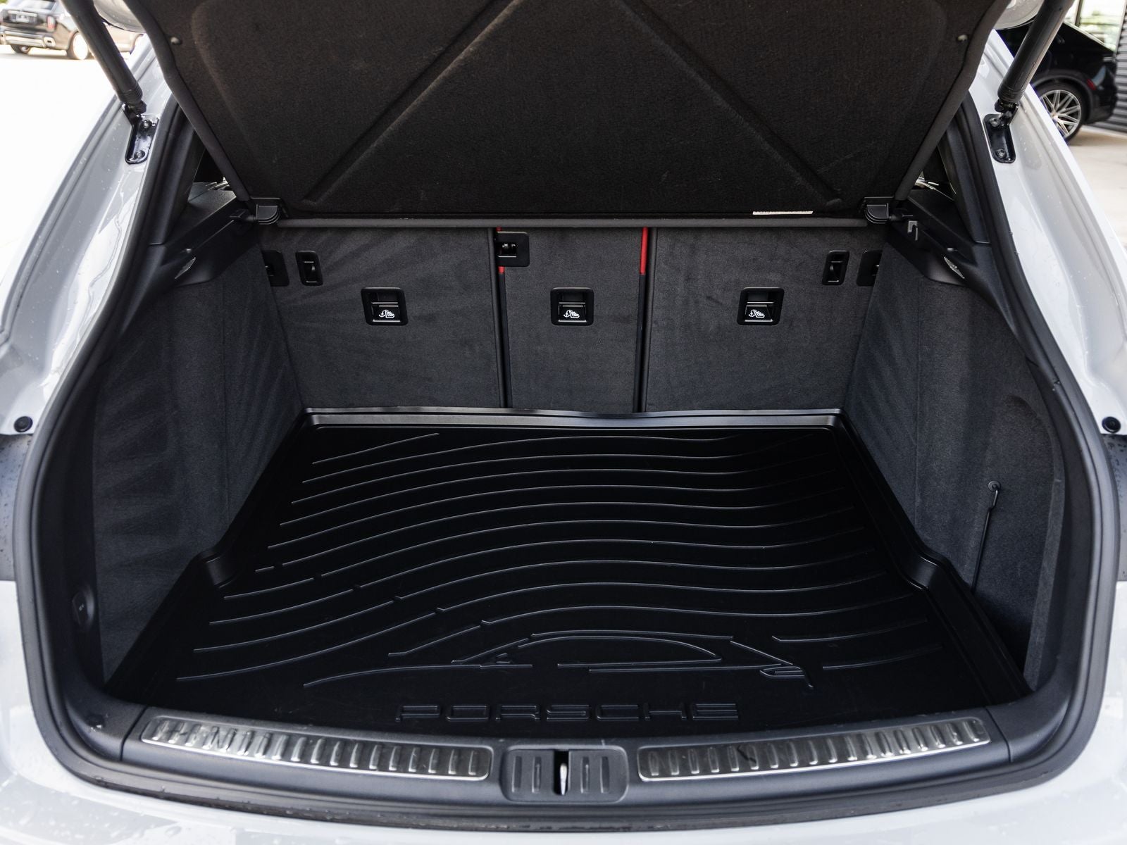 2023 Porsche Macan AWD