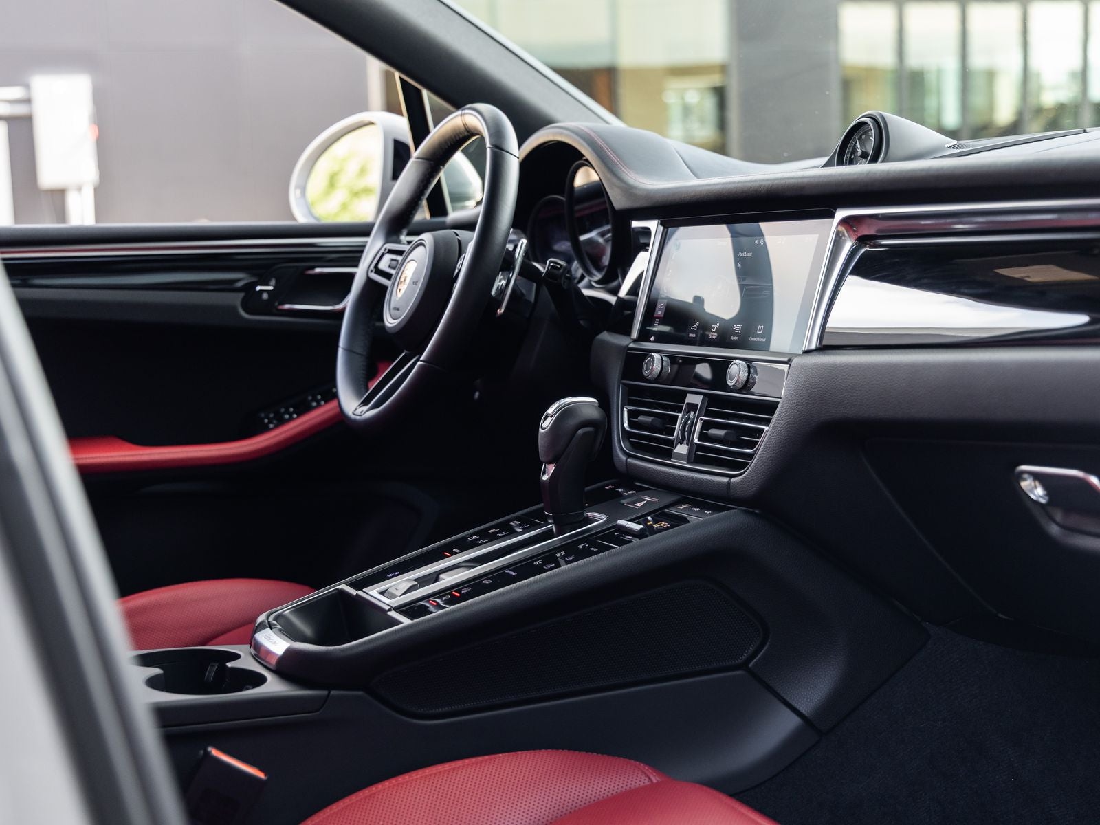 2023 Porsche Macan AWD