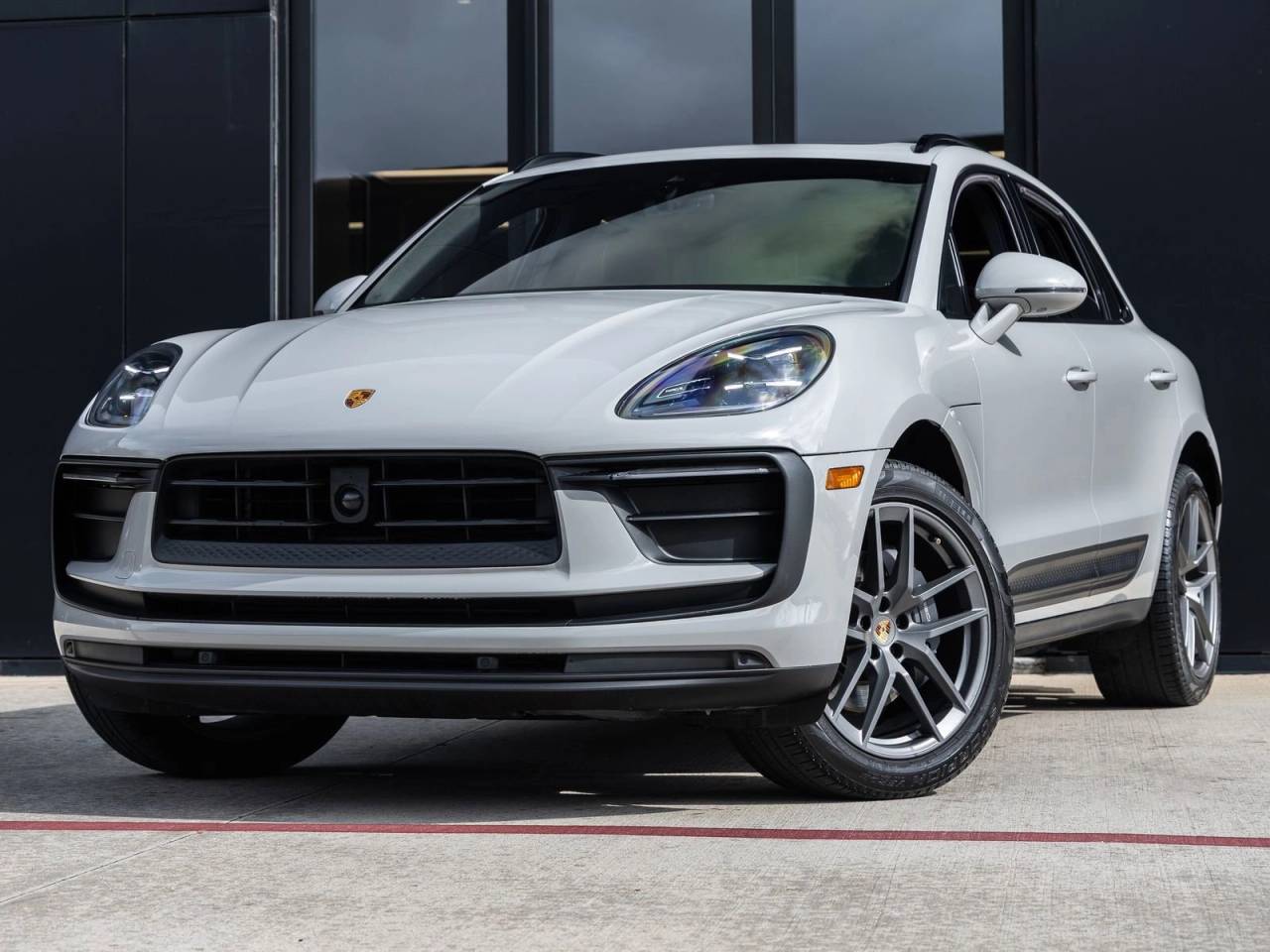 2023 Porsche Macan AWD