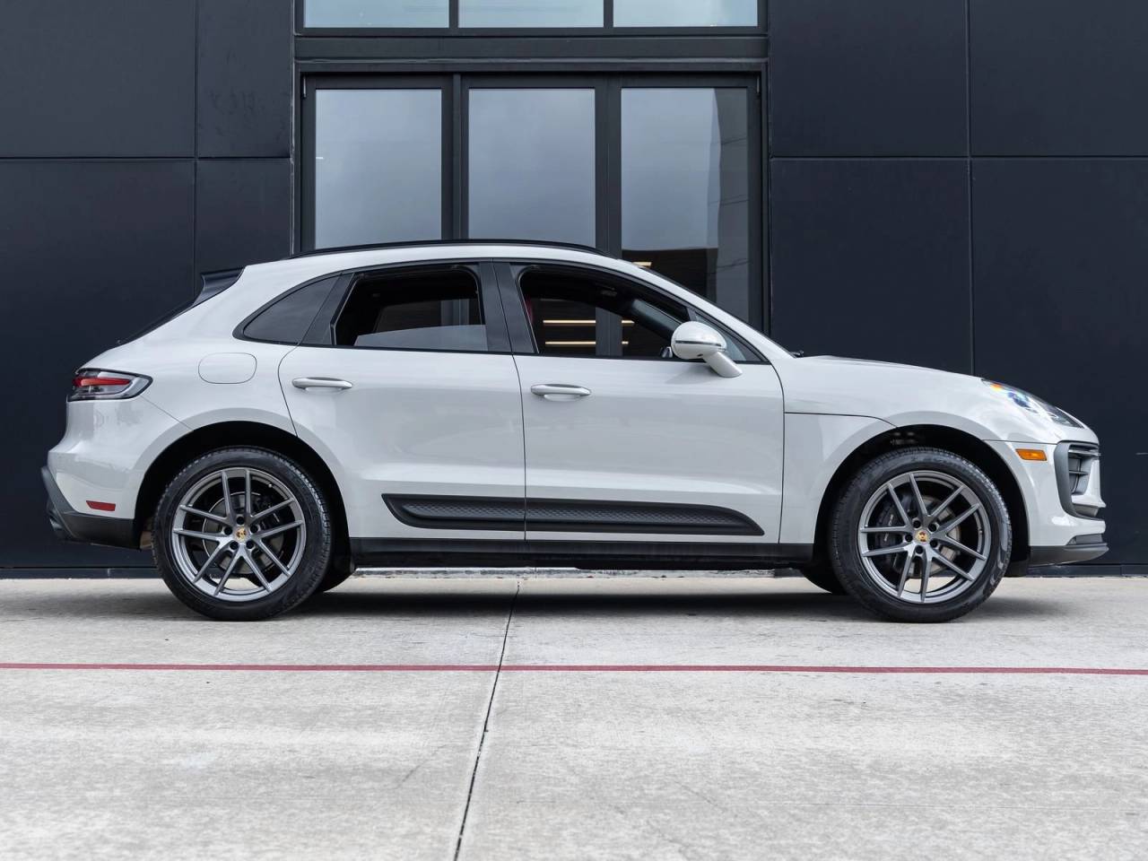 2023 Porsche Macan AWD