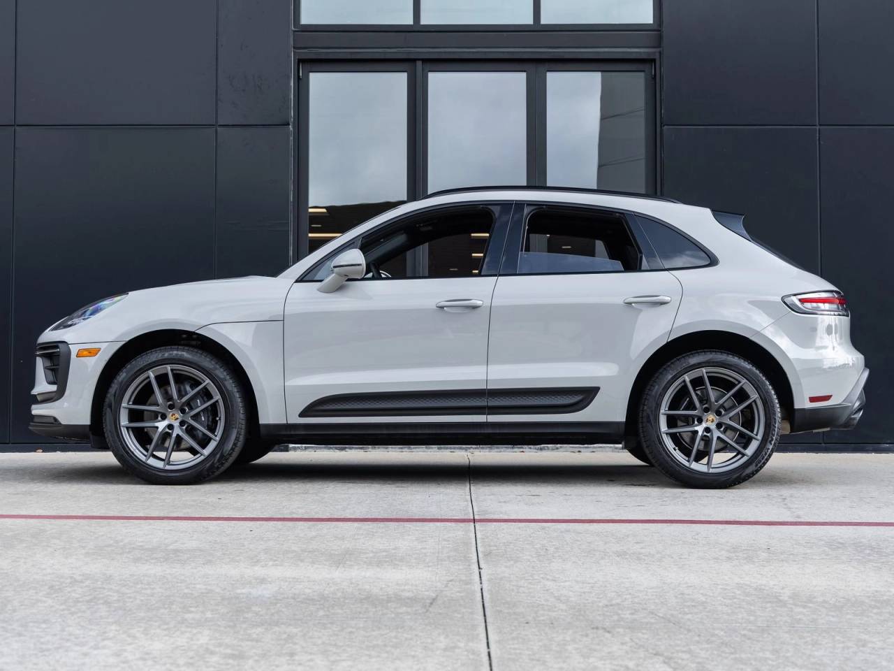 2023 Porsche Macan AWD