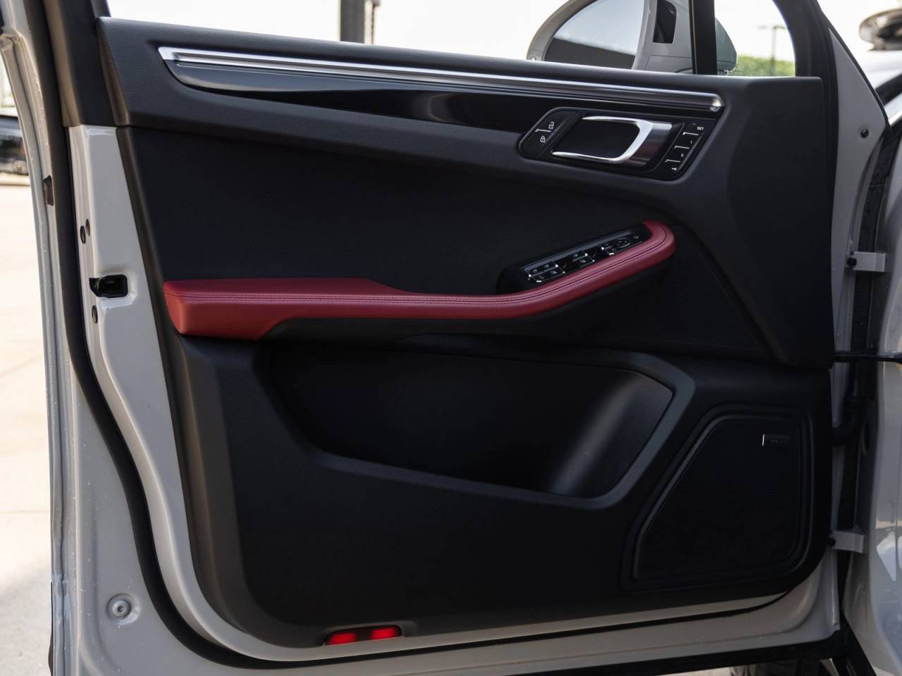 2023 Porsche Macan AWD