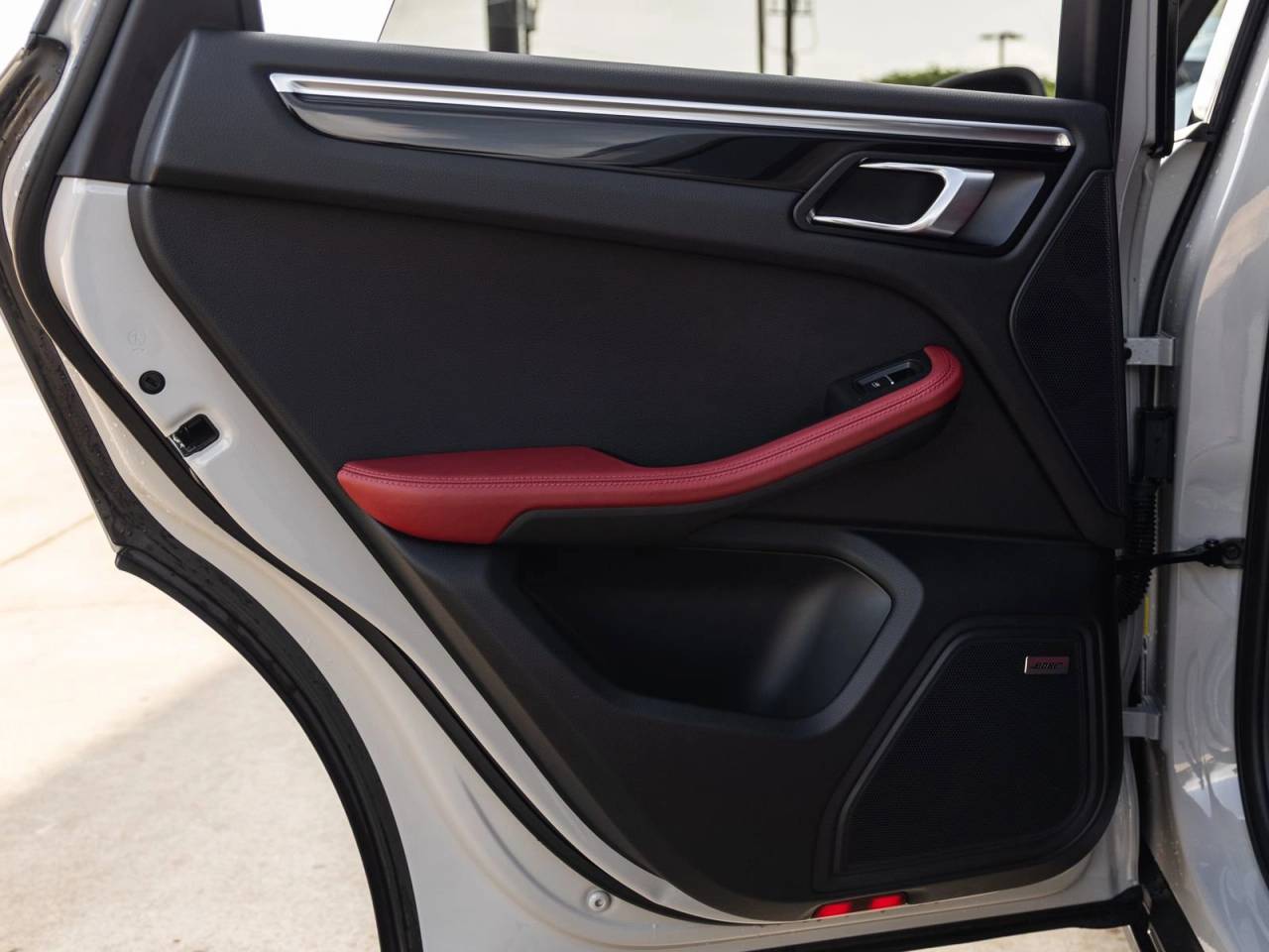 2023 Porsche Macan AWD