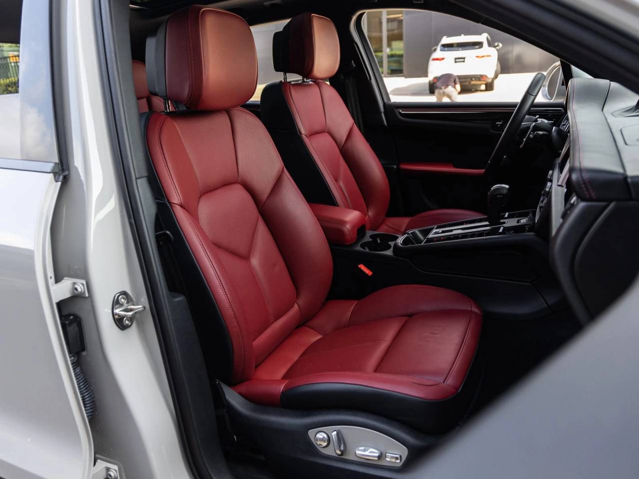 2023 Porsche Macan AWD