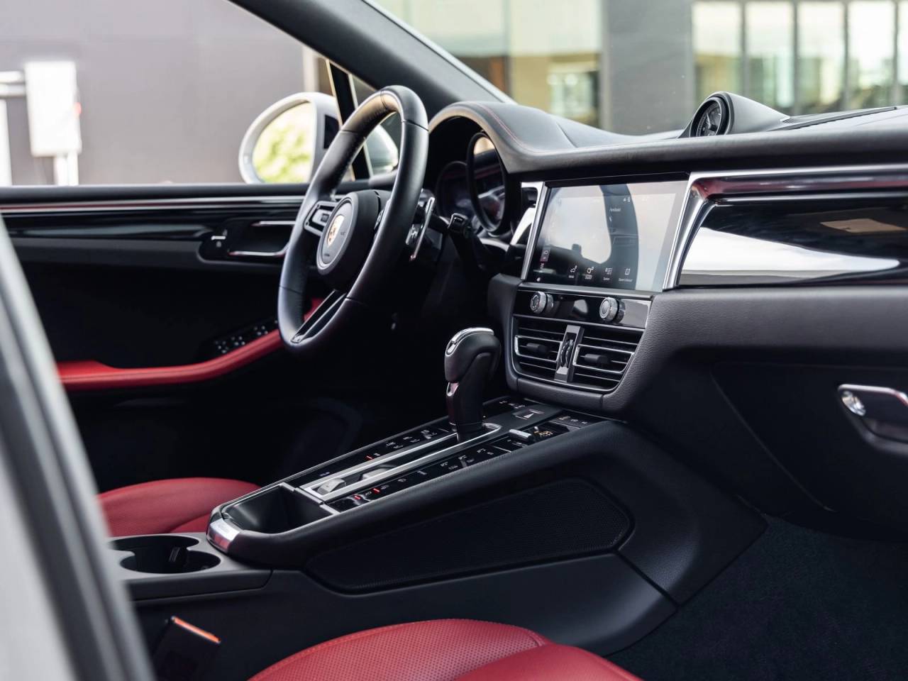 2023 Porsche Macan AWD