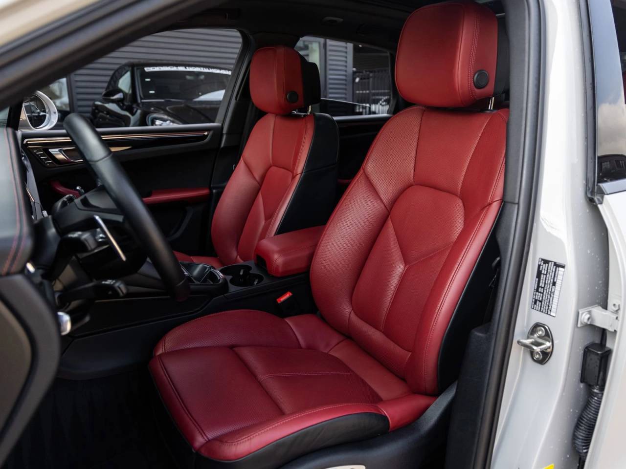 2023 Porsche Macan AWD