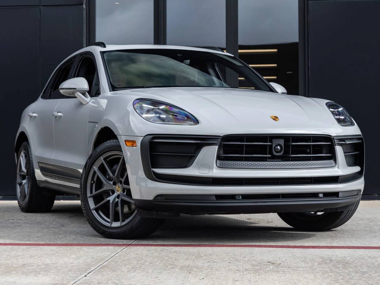 2023 Porsche Macan AWD