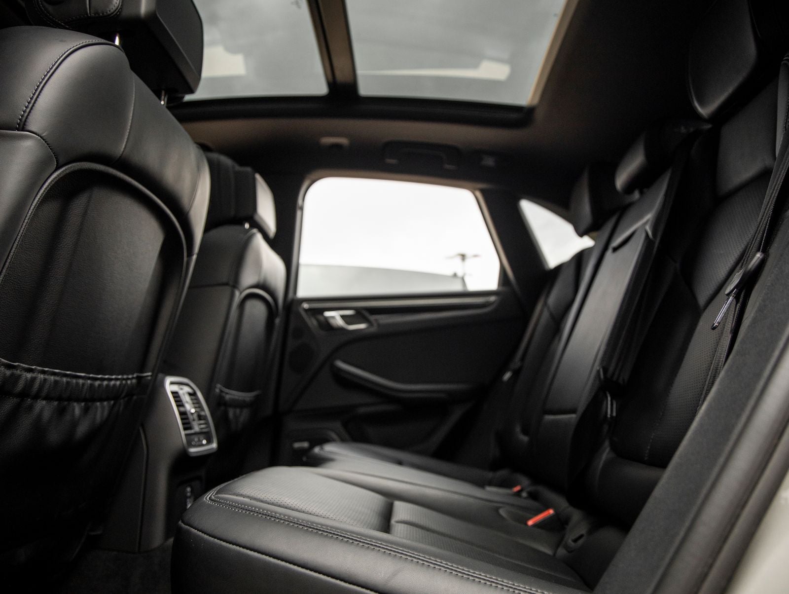 2024 Porsche Macan Macan (MY24)