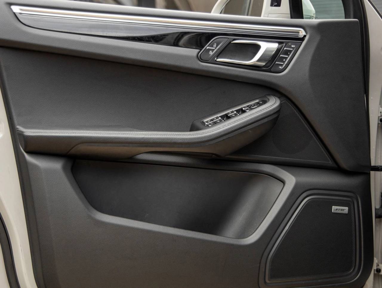 2024 Porsche Macan Macan (MY24)