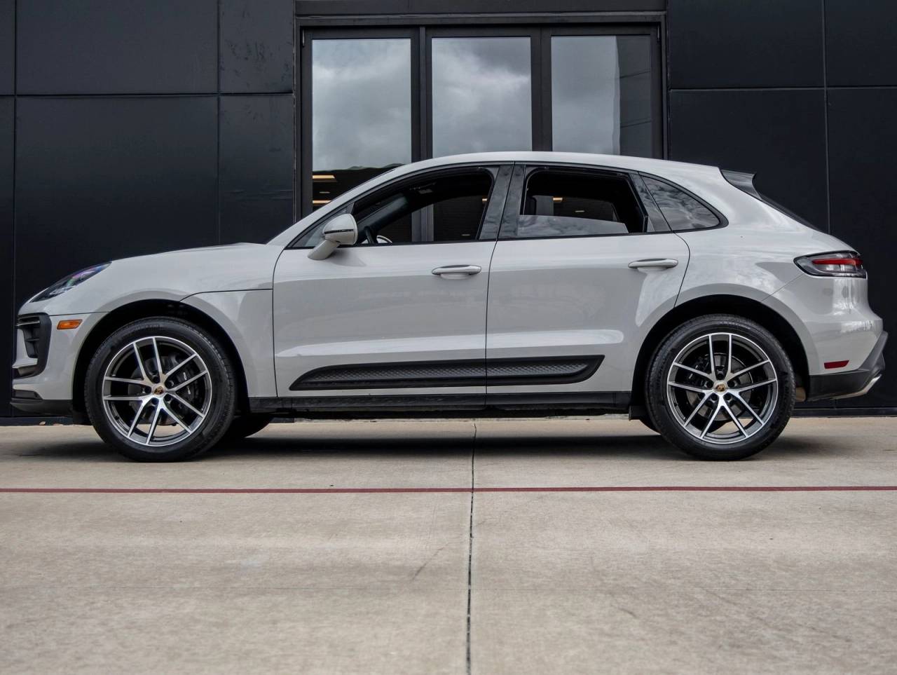 2024 Porsche Macan Macan (MY24)