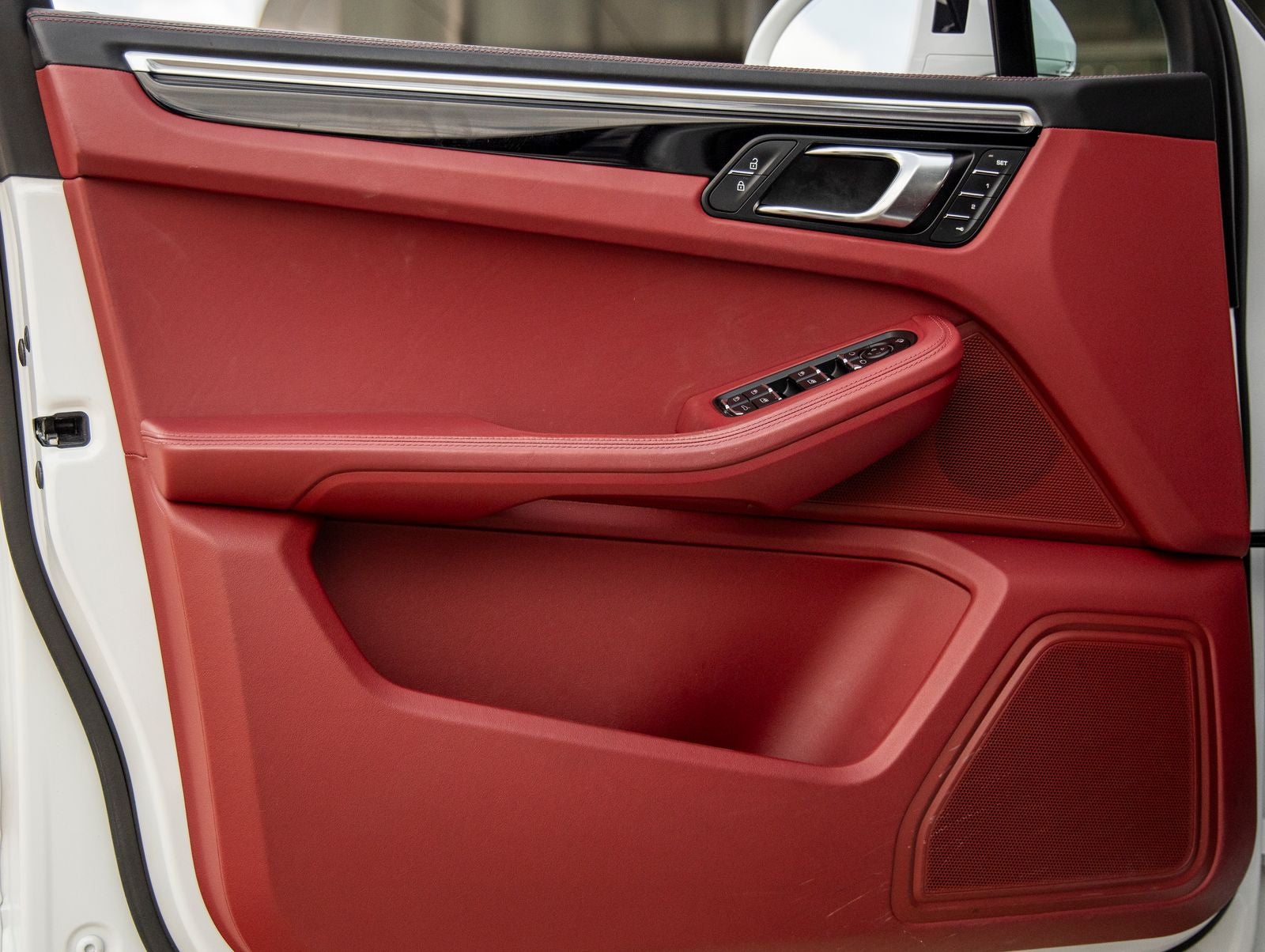 2023 Porsche Macan AWD