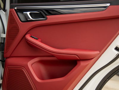 2023 Porsche Macan AWD