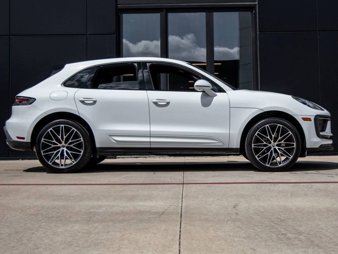 2023 Porsche Macan AWD