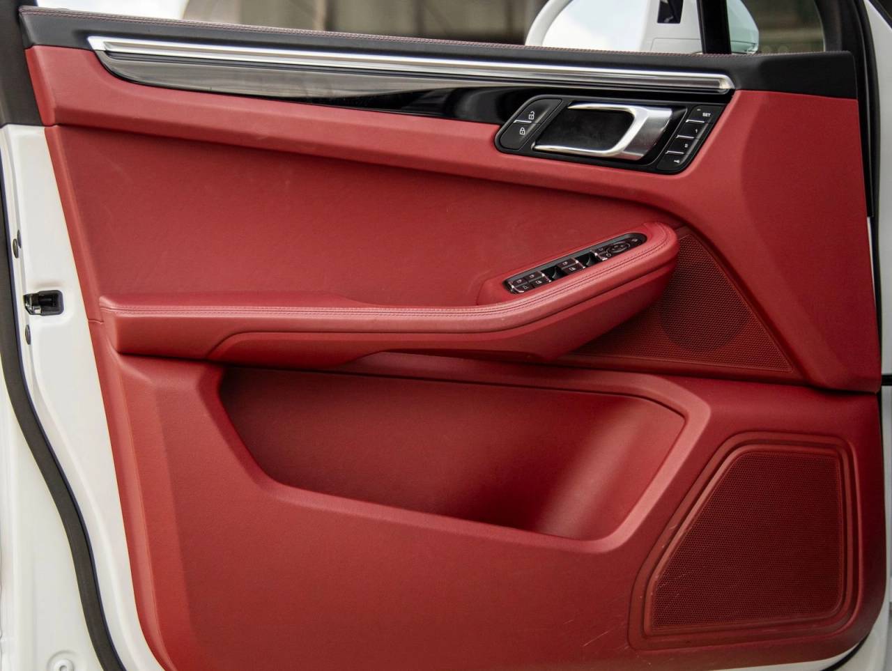 2023 Porsche Macan AWD