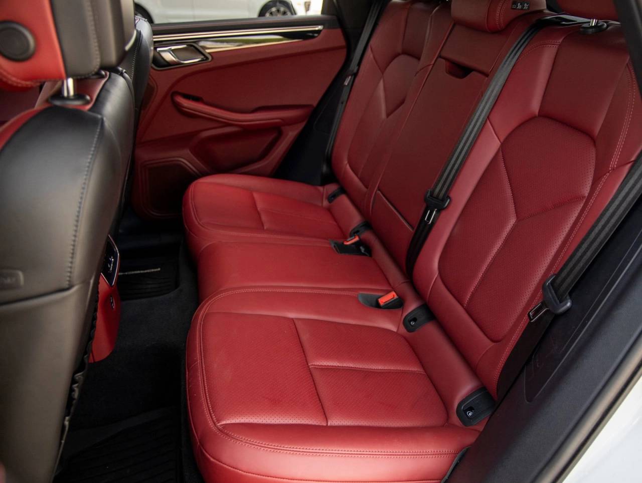 2023 Porsche Macan AWD