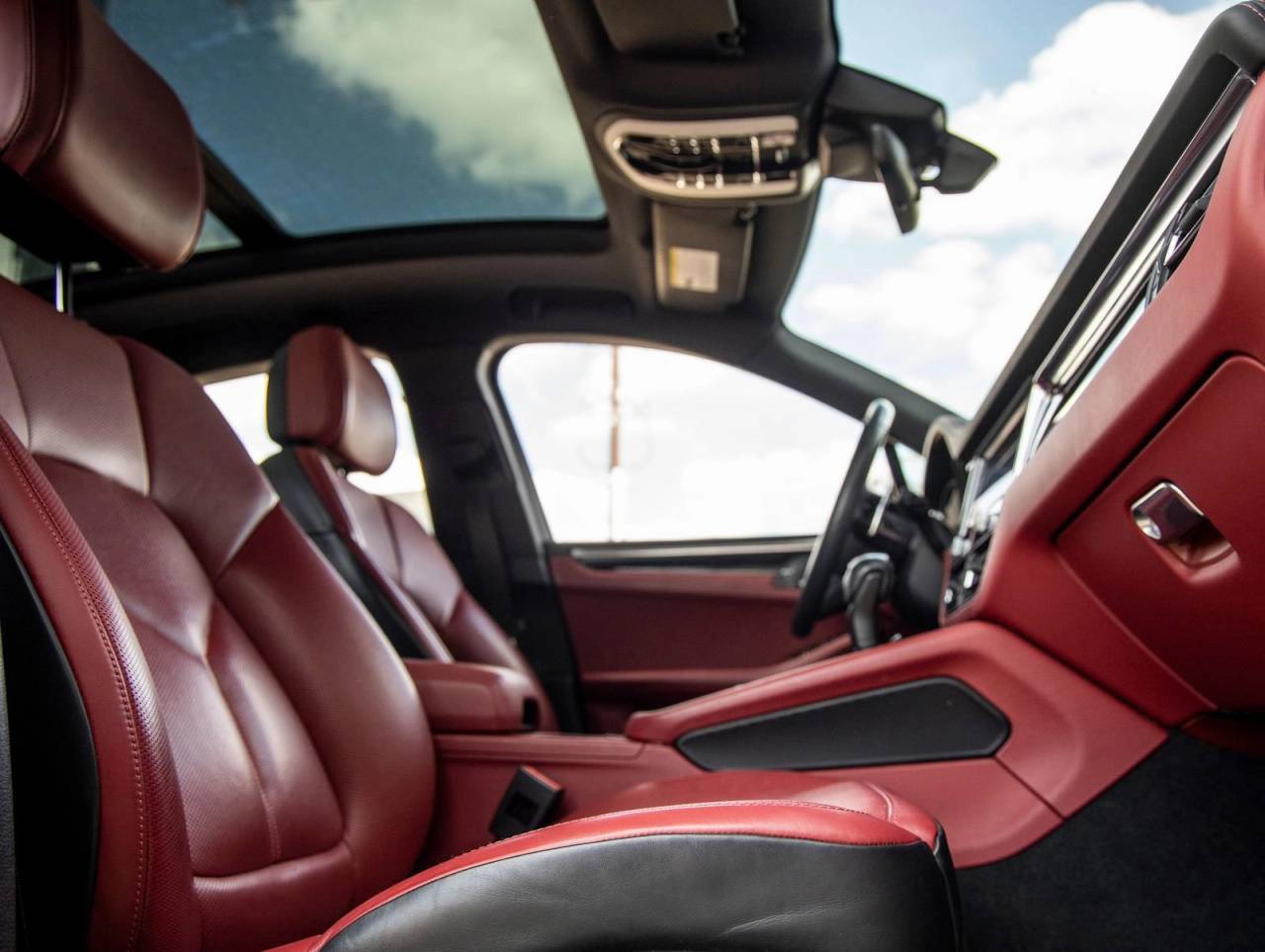 2023 Porsche Macan AWD