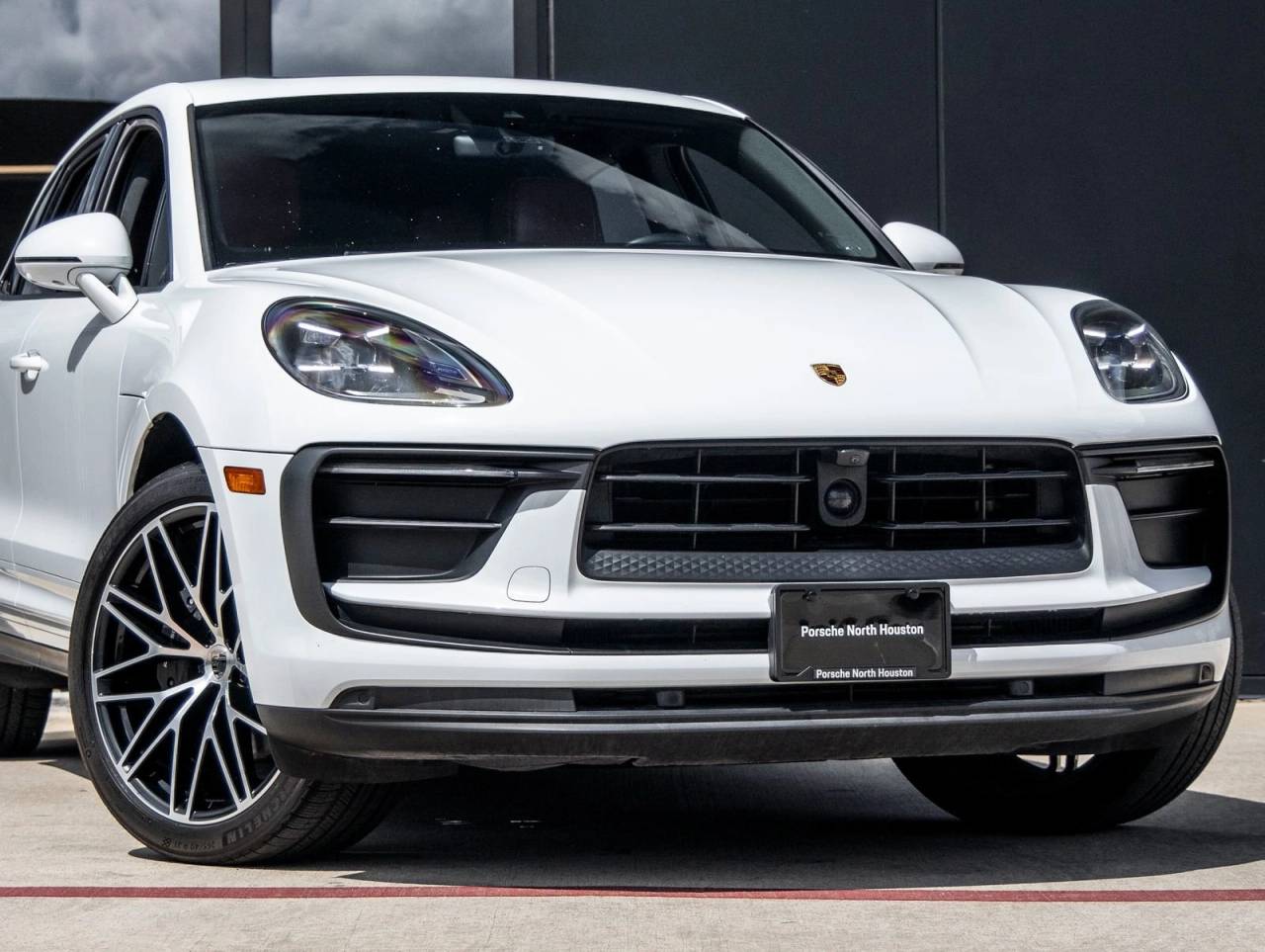 2023 Porsche Macan AWD