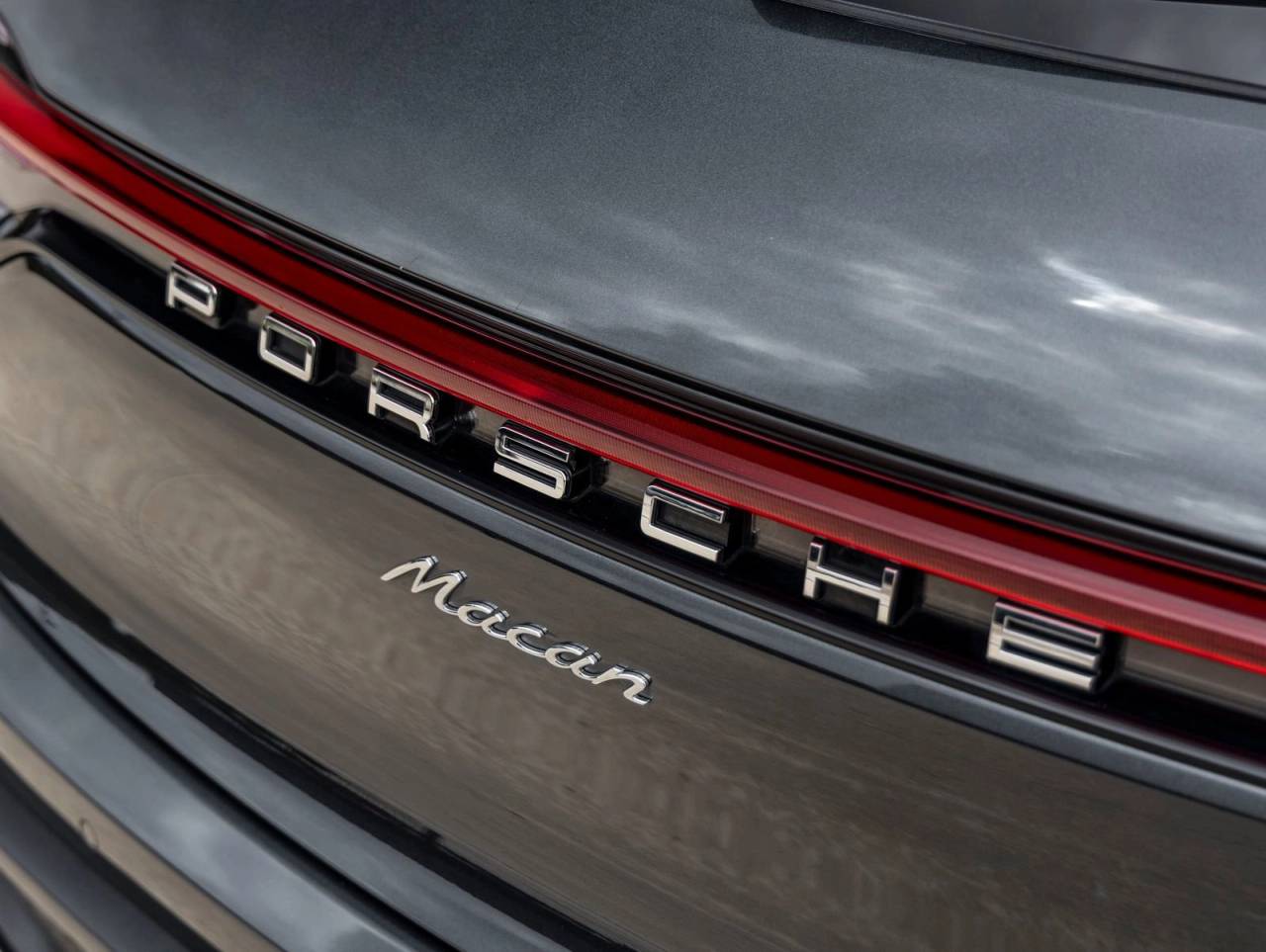 2024 Porsche Macan AWD