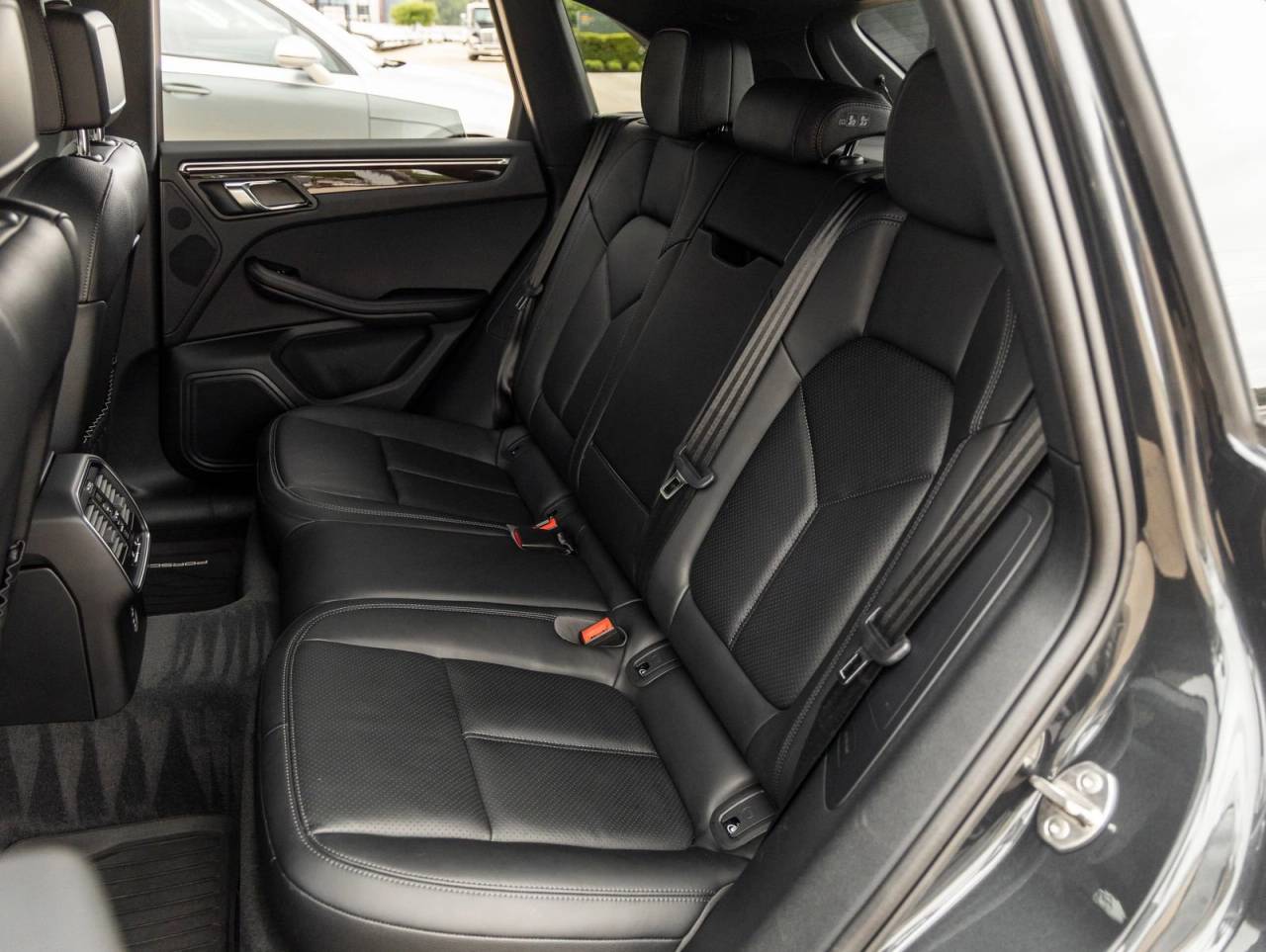 2024 Porsche Macan AWD