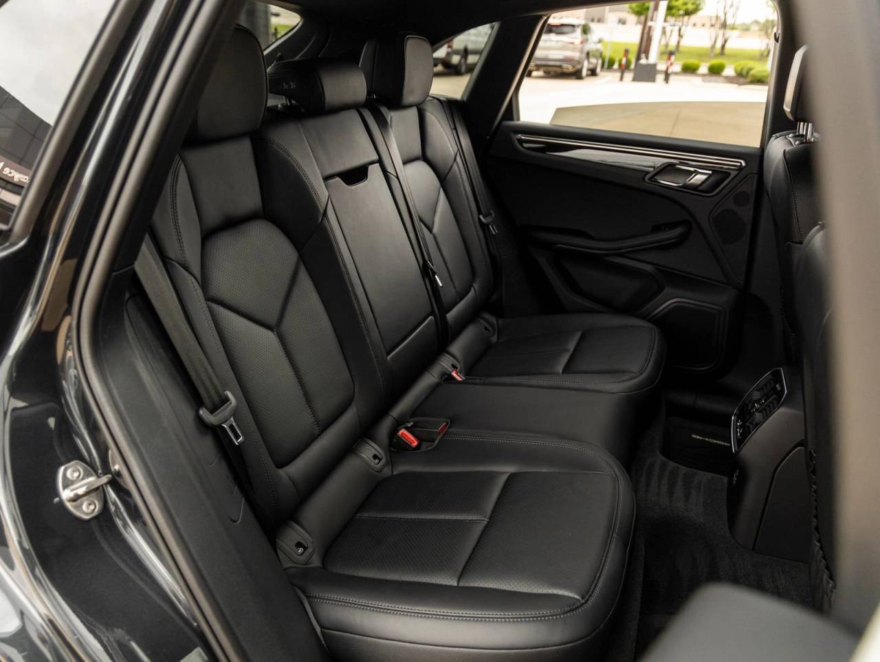 2024 Porsche Macan AWD