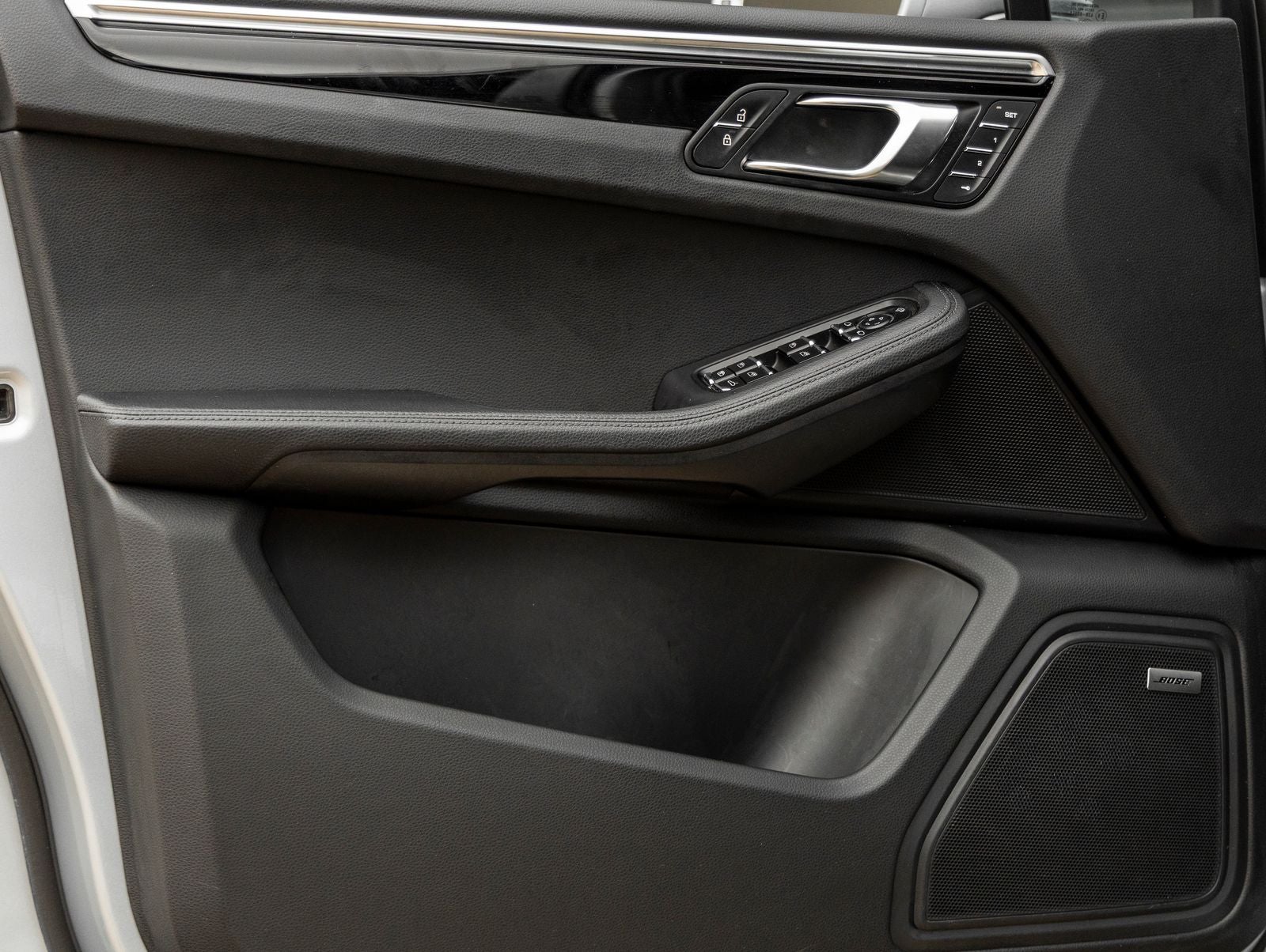 2024 Porsche Macan Macan (MY24)