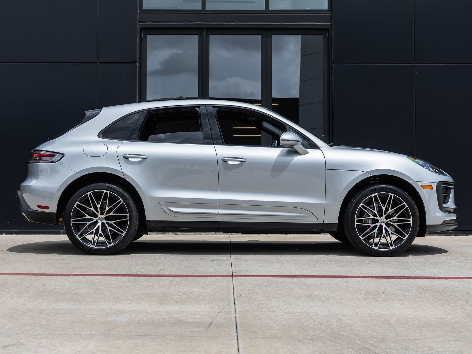 2025 Porsche Macan AWD