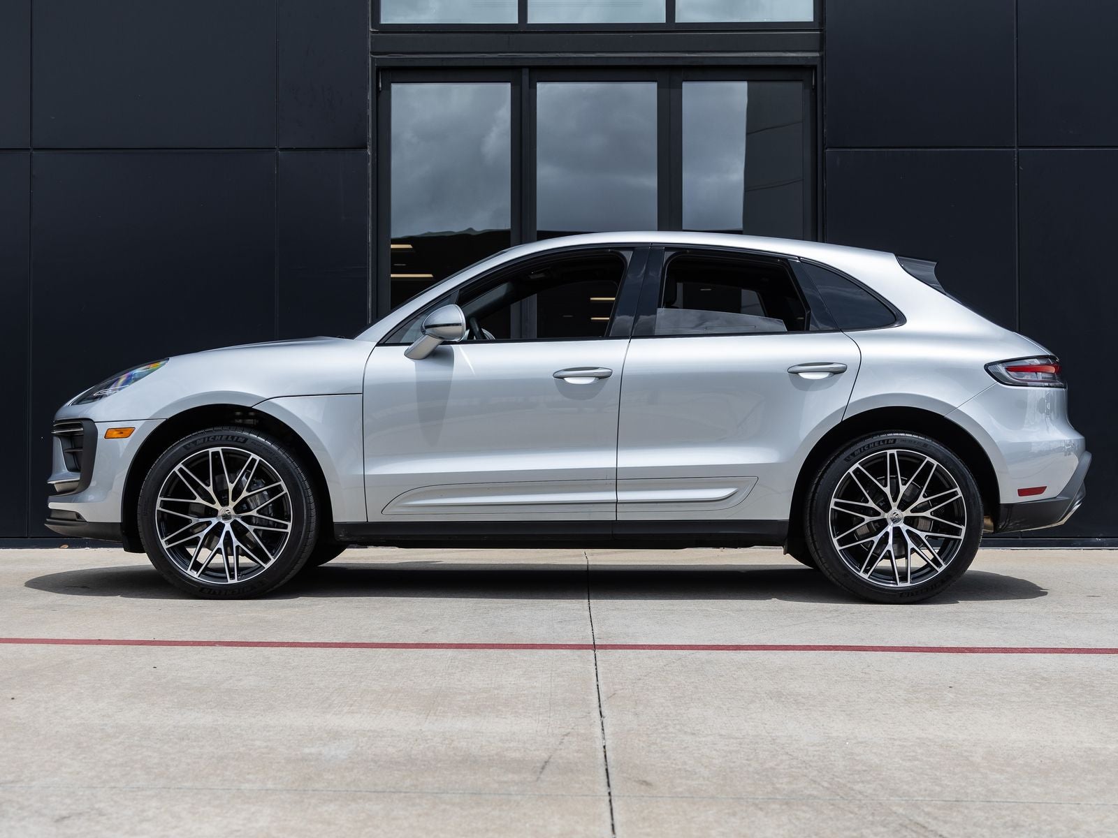 2025 Porsche Macan AWD